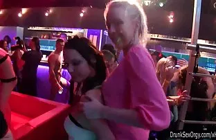 Erwischt nackt Kerl  ...