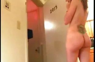 Zwei junge Lesben wi ...