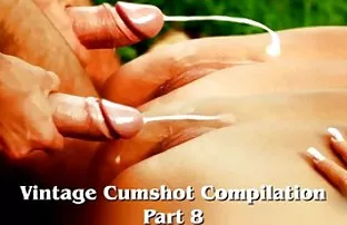 Hinter einem Blumens ...