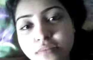 Während Frau hockt m ...