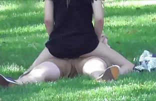 Die junge Frau ließ  ...