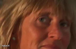 Mann ohne Mütze warf ...