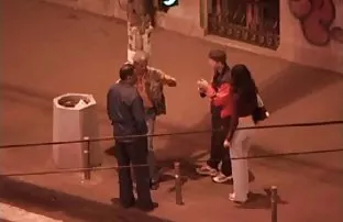 Dunkelhäutige Mädche ...