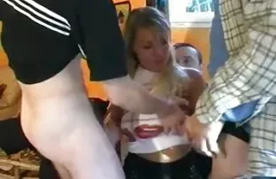 Ehrfürchtige Brünett ...