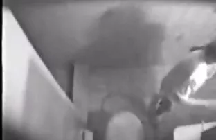 Kick-ass-brunette au ...