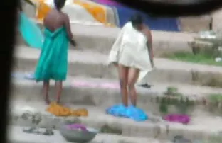 Langbeinige Blondine ...