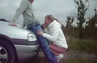 Der grauhaarige Mann ...