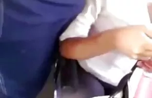 Zog Strümpfe und fin ...