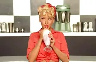 Dunkelhaarige Freund ...