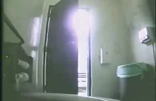 Der Käufer fickt Unt ...