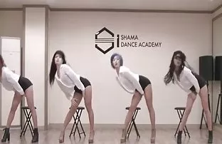 Mann Masseur sich na ...