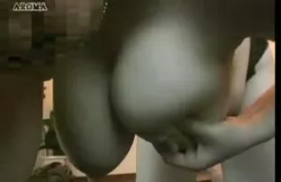 Heiße Blondine setzt ...