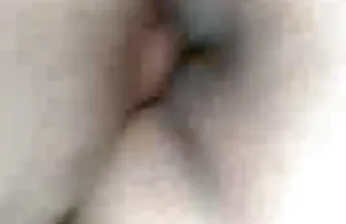 Schlanke fickt Pussy ...