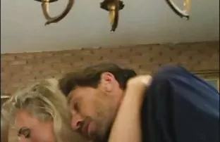 langbeinige rothaari ...