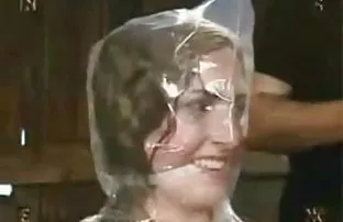 Devot brunette nicht ...